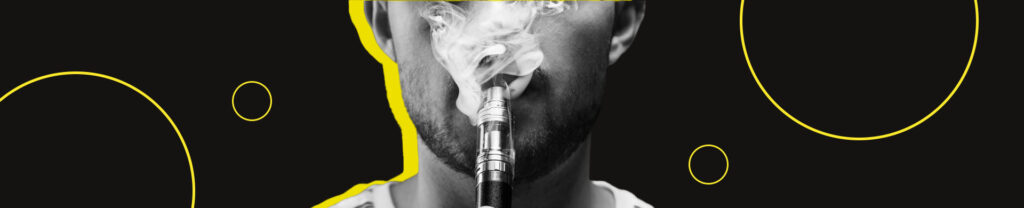 homem fumando vape e soltando o vapor